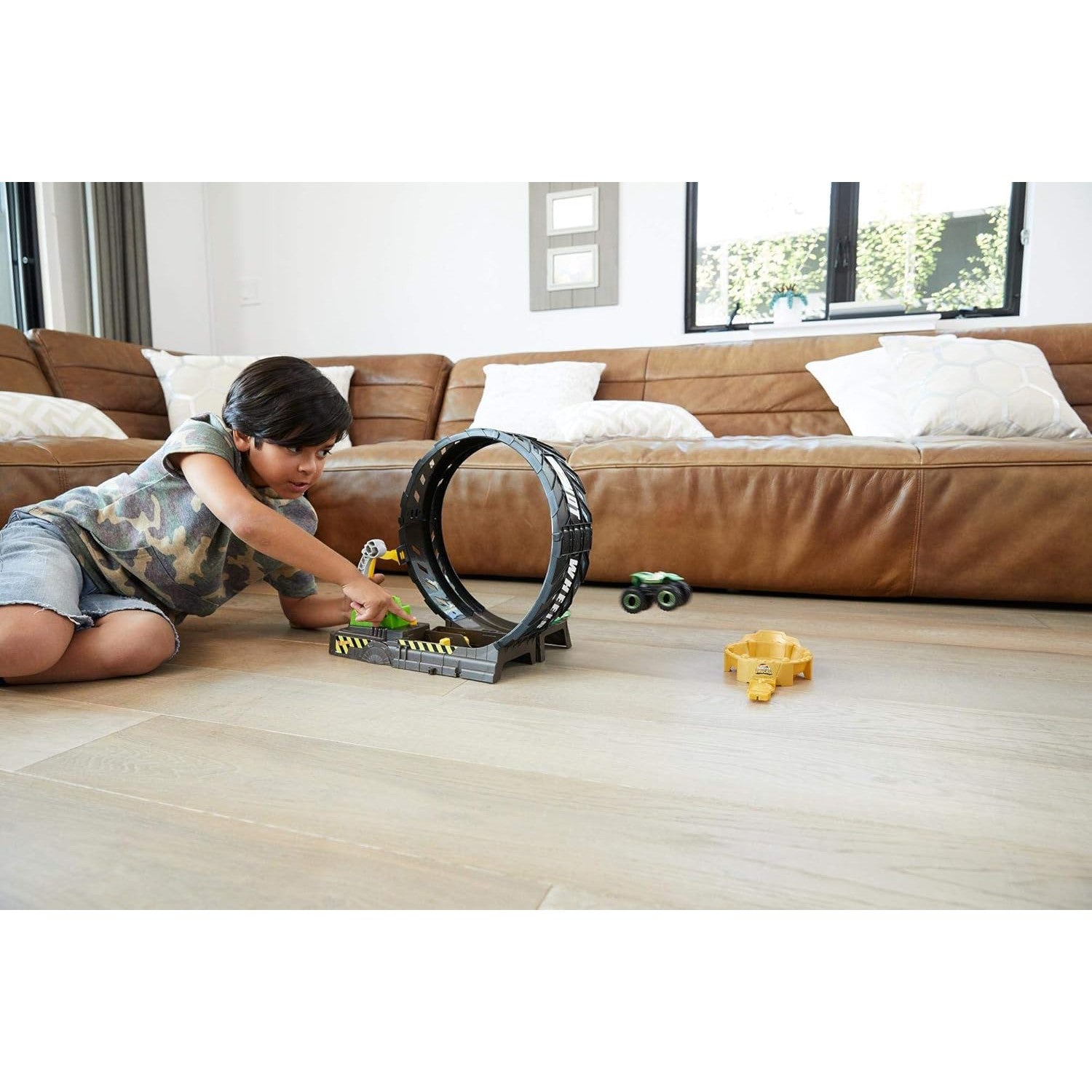Hot Wheels Monster Trucks Epic Loop Challenge Playset – Launch, Loop & Win! Includes Truck & Car